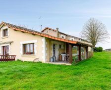 France Centre-Val de Loire Scorbé-Clairvaux vacation rental compare prices direct by owner 33703165