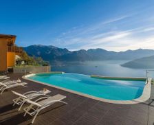 Italy Lago d'Iseo Parzanica vacation rental compare prices direct by owner 25166762