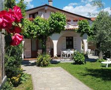 Italy Lucca Forte dei Marmi vacation rental compare prices direct by owner 10348486