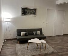 France Seine-Saint-Denis Montreuil vacation rental compare prices direct by owner 33458357