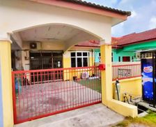 Malaysia Johor Parit Raja vacation rental compare prices direct by owner 14240544