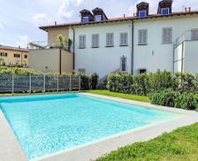 Italy Lombardy Porto Valtravaglia vacation rental compare prices direct by owner 33506128