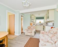 United Kingdom Isle of Wight Sandown vacation rental compare prices direct by owner 13091543