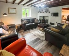 United Kingdom Derbyshire Brackenfield, near Matlock vacation rental compare prices direct by owner 10334225