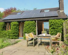 United Kingdom Peak District Stoke-on-Trent vacation rental compare prices direct by owner 23699568