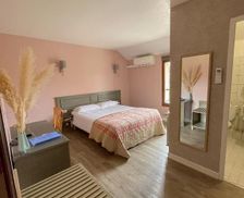 France Auvergne Saint-Beauzire vacation rental compare prices direct by owner 13760561