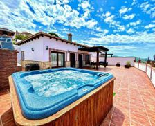 Spain Andalucía Canillas de Albaida vacation rental compare prices direct by owner 14874798