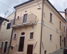 Italy Abruzzo Barisciano vacation rental compare prices direct by owner 35920258