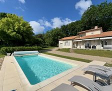 France Nouvelle-Aquitaine Douzillac vacation rental compare prices direct by owner 12090484