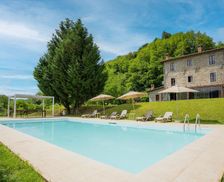 Italy Tuscany Camporgiano vacation rental compare prices direct by owner 26672667