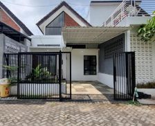 Indonesia East Java Sengkaling vacation rental compare prices direct by owner 32928784