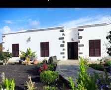 Spain Lanzarote Uga vacation rental compare prices direct by owner 14818405