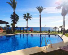Spain Andalucía Estepona vacation rental compare prices direct by owner 30007044