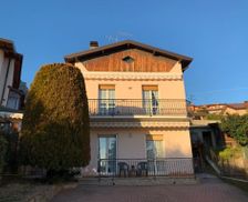 Italy Lombardy Civate vacation rental compare prices direct by owner 14901650