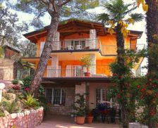 Italy Lombardy Gardone Riviera vacation rental compare prices direct by owner 14193519