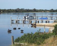 Australia Victoria Lakes Entrance vacation rental compare prices direct by owner 14681771