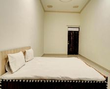 India Uttar Pradesh Hāthras vacation rental compare prices direct by owner 35363138