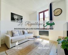 France Rhône-Alps Bourgoin vacation rental compare prices direct by owner 35919454