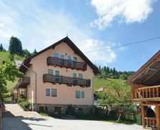 Romania Brasov Moieciu de Sus vacation rental compare prices direct by owner 13746414