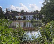 United Kingdom Surrey Farnham vacation rental compare prices direct by owner 13001184