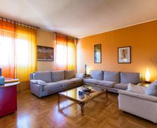 Italy Lombardia Milano vacation rental compare prices direct by owner 5174657