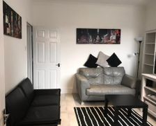 United Kingdom England Newcastle-Under-Lyme vacation rental compare prices direct by owner 15809667