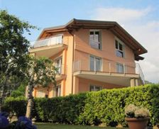 Italy Lombardy Maccagno vacation rental compare prices direct by owner 4988101