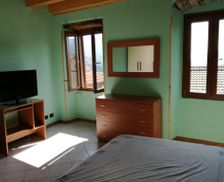 Italy Lombardy Faggeto Lario vacation rental compare prices direct by owner 14306101