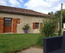 France Nouvelle-Aquitaine Saint-Georges-les-Baillargeaux vacation rental compare prices direct by owner 9364452