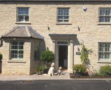 United Kingdom Oxfordshire Shipton under Wychwood vacation rental compare prices direct by owner 13010934