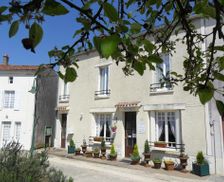 France Deux-Sèvres LʼAbsie vacation rental compare prices direct by owner 13720980