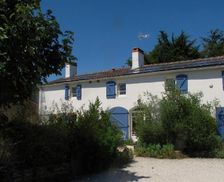 France Pays de la Loire Sainte-Radégonde-des-Noyers vacation rental compare prices direct by owner 14229262