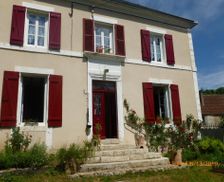 France Burgundy Druyes-les-Belles-Fontaines vacation rental compare prices direct by owner 12986155