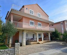 Croatia Dalmatien Srima vacation rental compare prices direct by owner 6721171