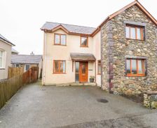 United Kingdom Gwynedd Llanddeiniolen vacation rental compare prices direct by owner 18842391