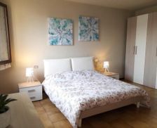 Italy Lombardy Lonato vacation rental compare prices direct by owner 22516594