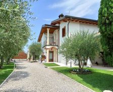 Italy Veneto Colà di Lazise vacation rental compare prices direct by owner 15000183