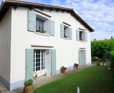 France Deux-Sèvres Saint-Hilaire-la-Palud vacation rental compare prices direct by owner 14318702