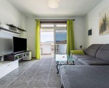 Spain Lanzarote Famara vacation rental compare prices direct by owner 16570104