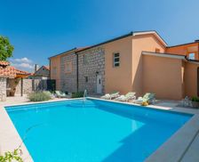 Croatia Split-Dalmatia County Zmijavci vacation rental compare prices direct by owner 26249973