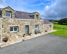 United Kingdom Gwynedd Llanarmon vacation rental compare prices direct by owner 11526865