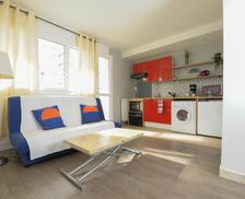 France Hauts-de-Seine Villeneuve-la-Garenne vacation rental compare prices direct by owner 4509288