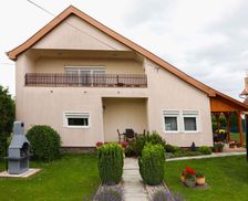 Hungary Balaton Balatonkeresztúr vacation rental compare prices direct by owner 4105498