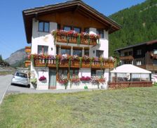 Switzerland Schwyz Saas-Grund vacation rental compare prices direct by owner 11696375