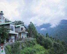 India Uttarakhand Rāmgarh vacation rental compare prices direct by owner 13789407