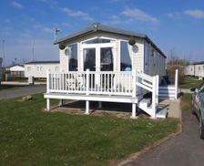 United Kingdom West Sussex Pagham vacation rental compare prices direct by owner 14174464