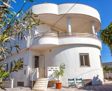 Italy Apulia Torre Colimena vacation rental compare prices direct by owner 14180663