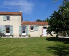 France Pays de la Loire Saint-Martin-des-Tilleuls vacation rental compare prices direct by owner 26067072