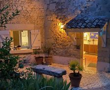 France Aquitaine Saint-Pey-de-Castets vacation rental compare prices direct by owner 18392482