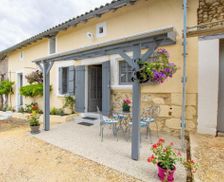 France Nouvelle-Aquitaine Cornille vacation rental compare prices direct by owner 6753925